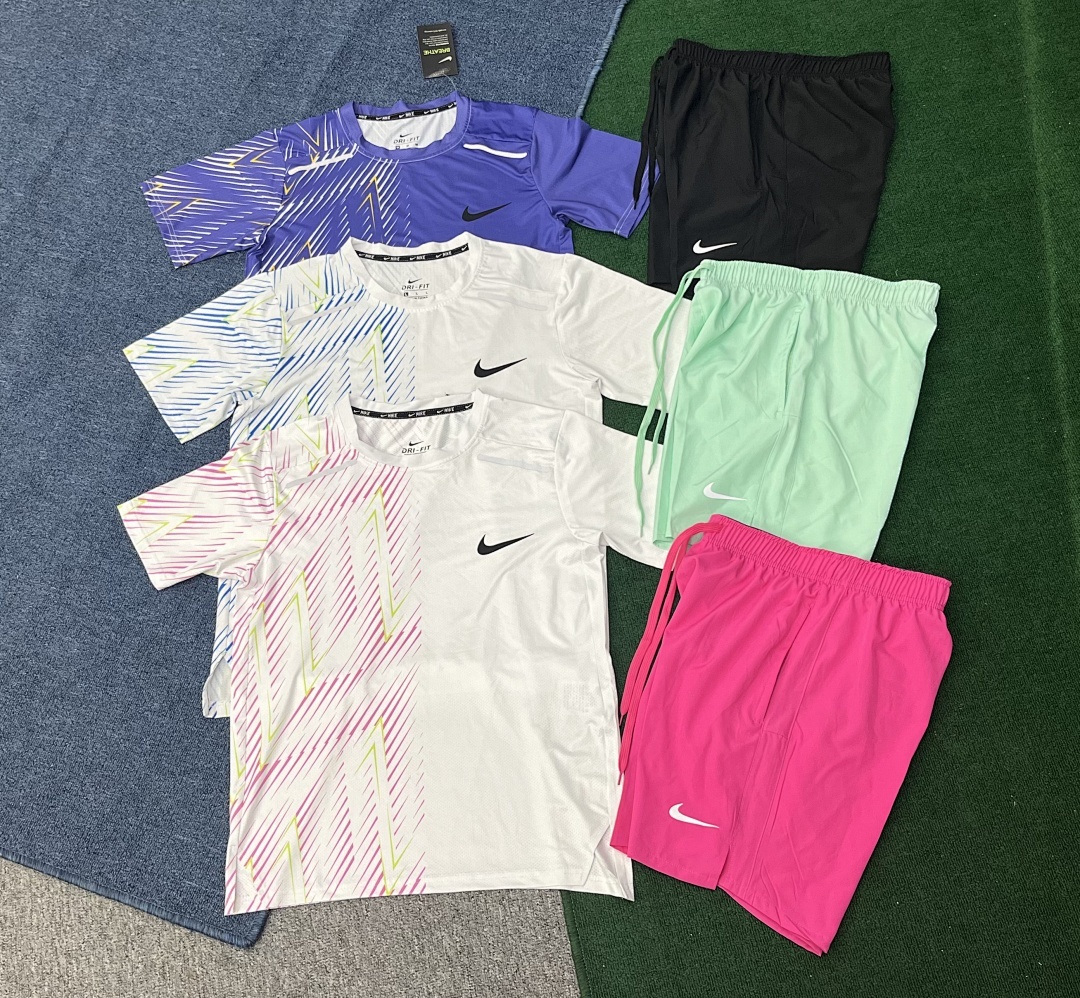 Sportswear Club Tee V180